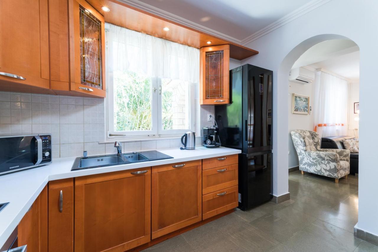 Waterfront Villa With Pool Вела-Лука Экстерьер фото