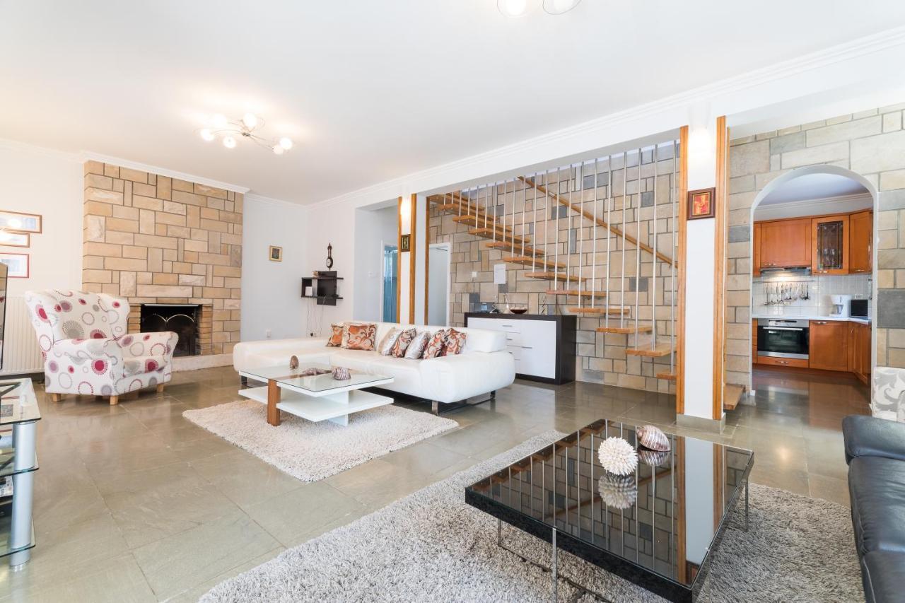 Waterfront Villa With Pool Вела-Лука Экстерьер фото