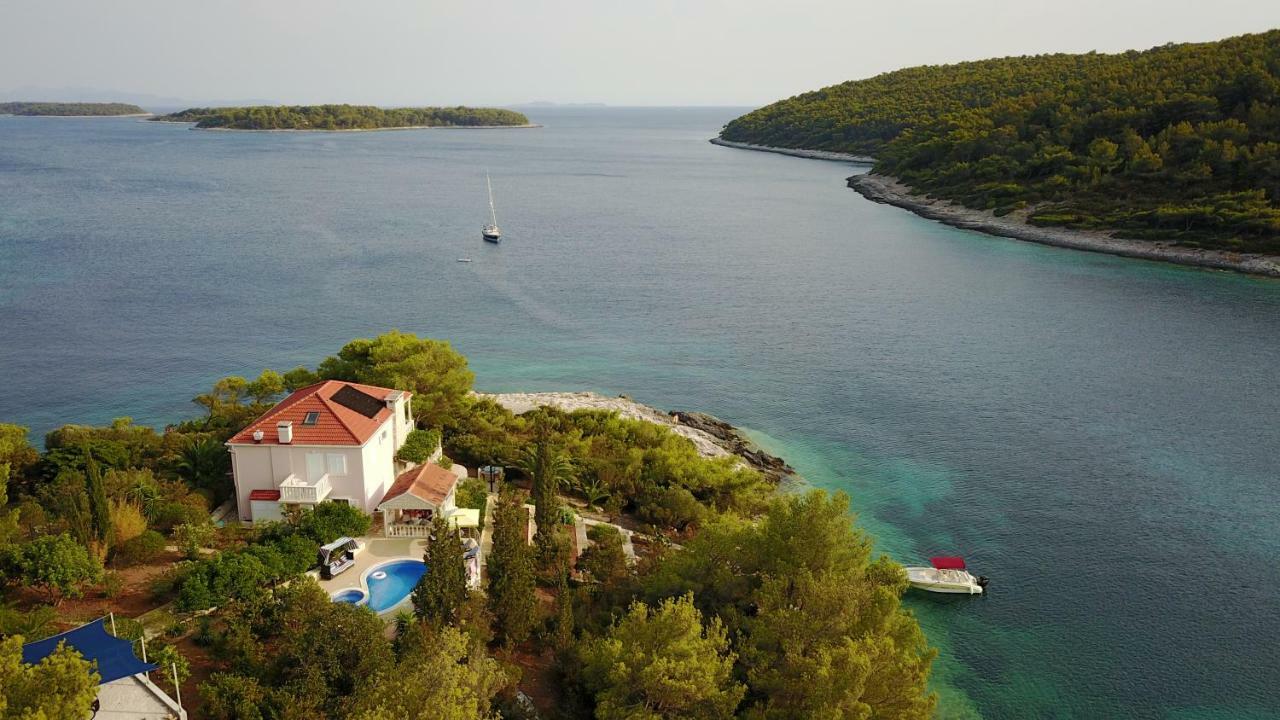 Waterfront Villa With Pool Вела-Лука Экстерьер фото
