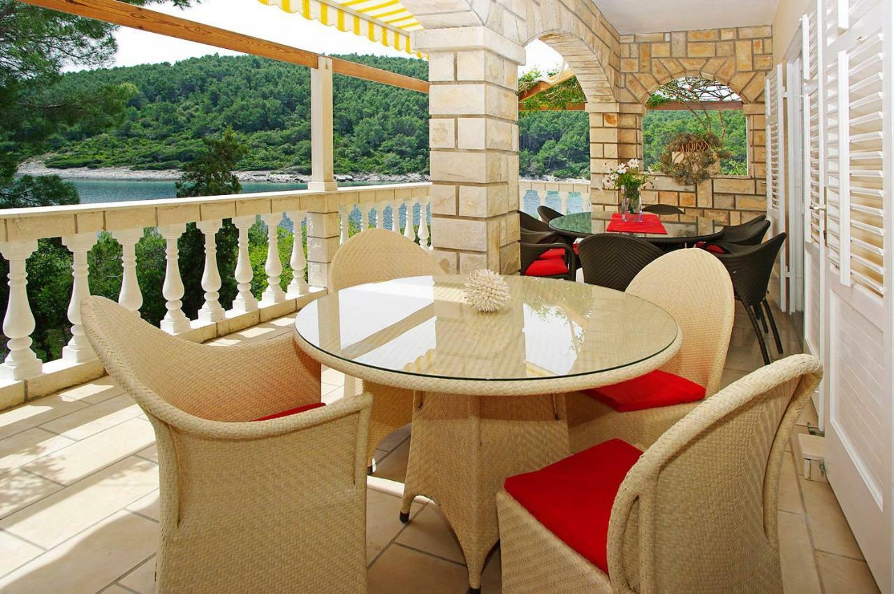Waterfront Villa With Pool Вела-Лука Экстерьер фото