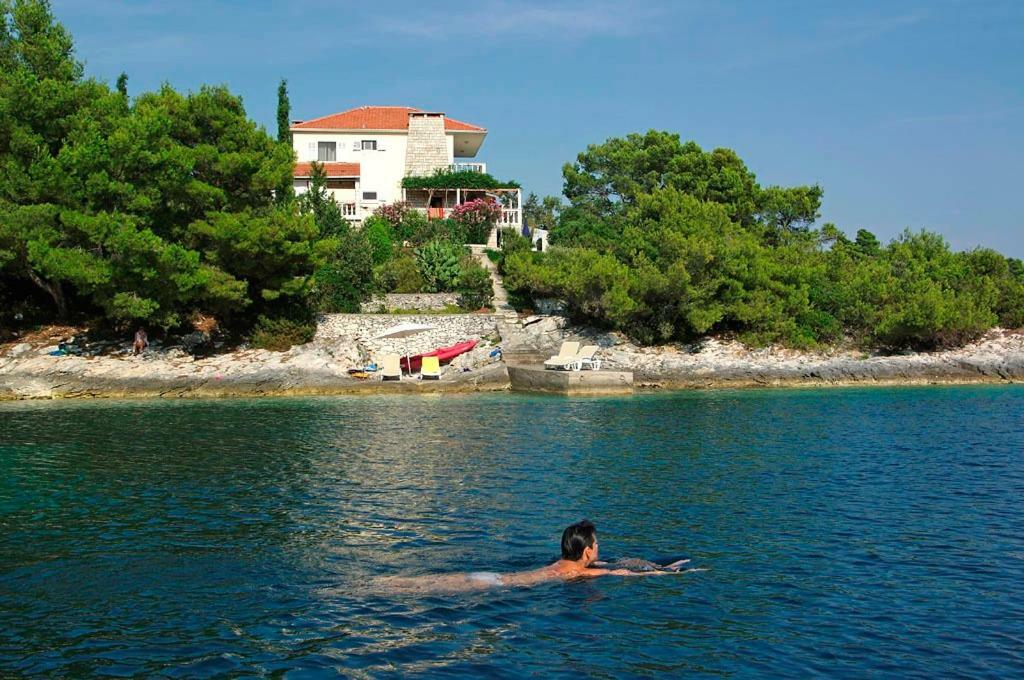 Waterfront Villa With Pool Вела-Лука Экстерьер фото